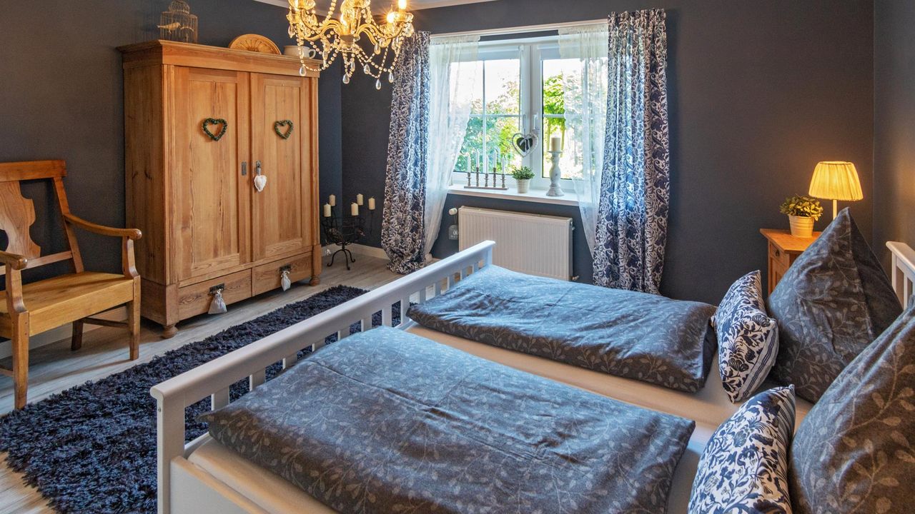 Schlafzimmer EG II Schlafzimmer EG II